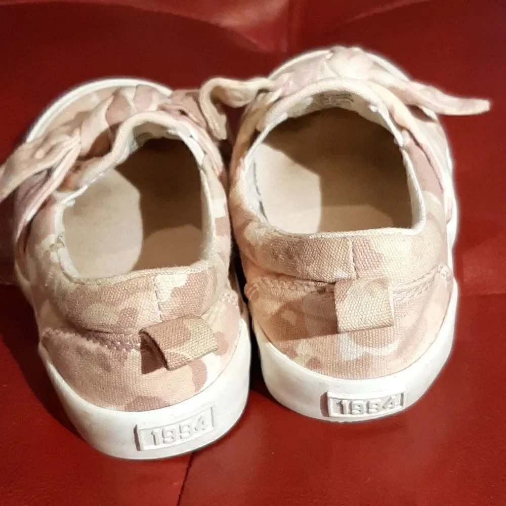 Old Navy Pink and Purple Camo Shoes with Bow